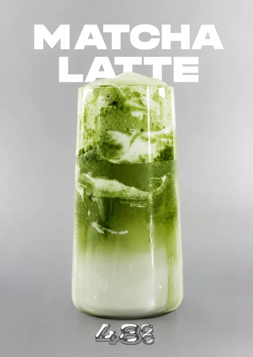 El latte Matcha del café de colágeno de Vernal: un vaso alto donde el verde del matcha se funde con la bebida vegetal